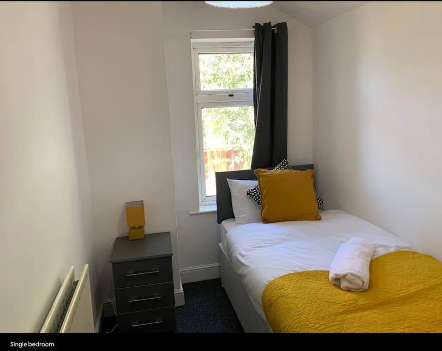 Wv1 Budget Contractor Stays- 5 Beds - Discounts Ok ولفرهامبتون المظهر الخارجي الصورة