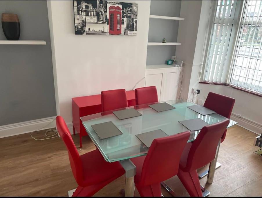 Wv1 Budget Contractor Stays- 5 Beds - Discounts Ok ولفرهامبتون المظهر الخارجي الصورة