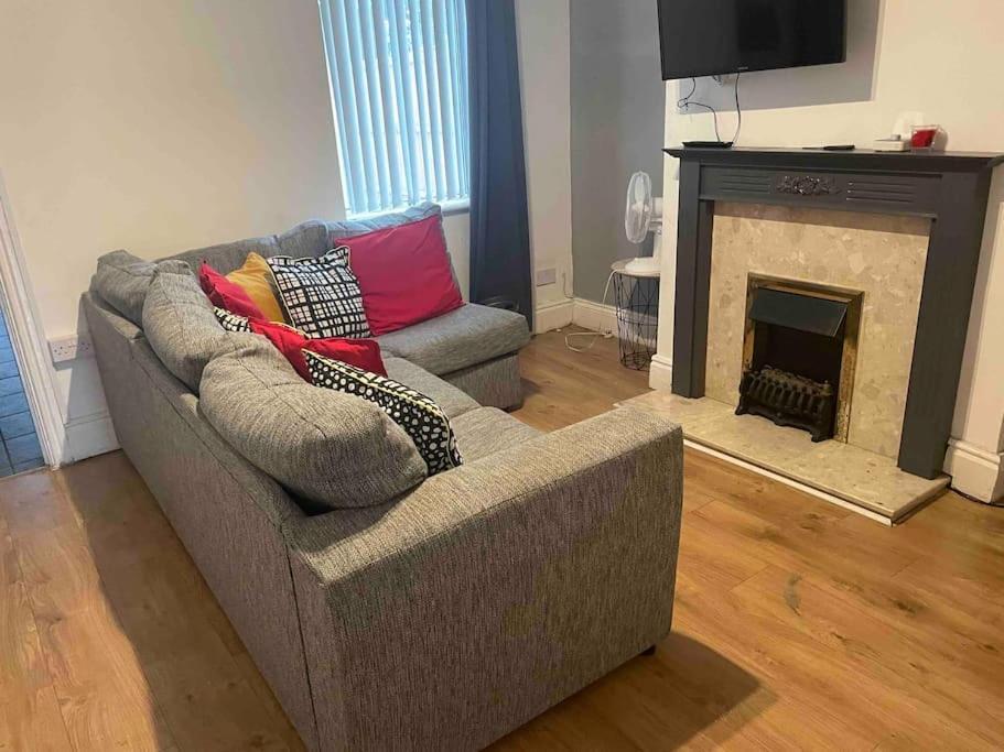 Wv1 Budget Contractor Stays- 5 Beds - Discounts Ok ولفرهامبتون المظهر الخارجي الصورة